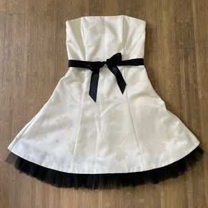 Strapless occasion dress